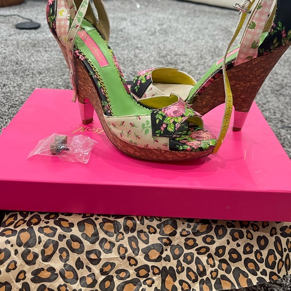 Betsey Johnson shoes - Picture 2 of 9